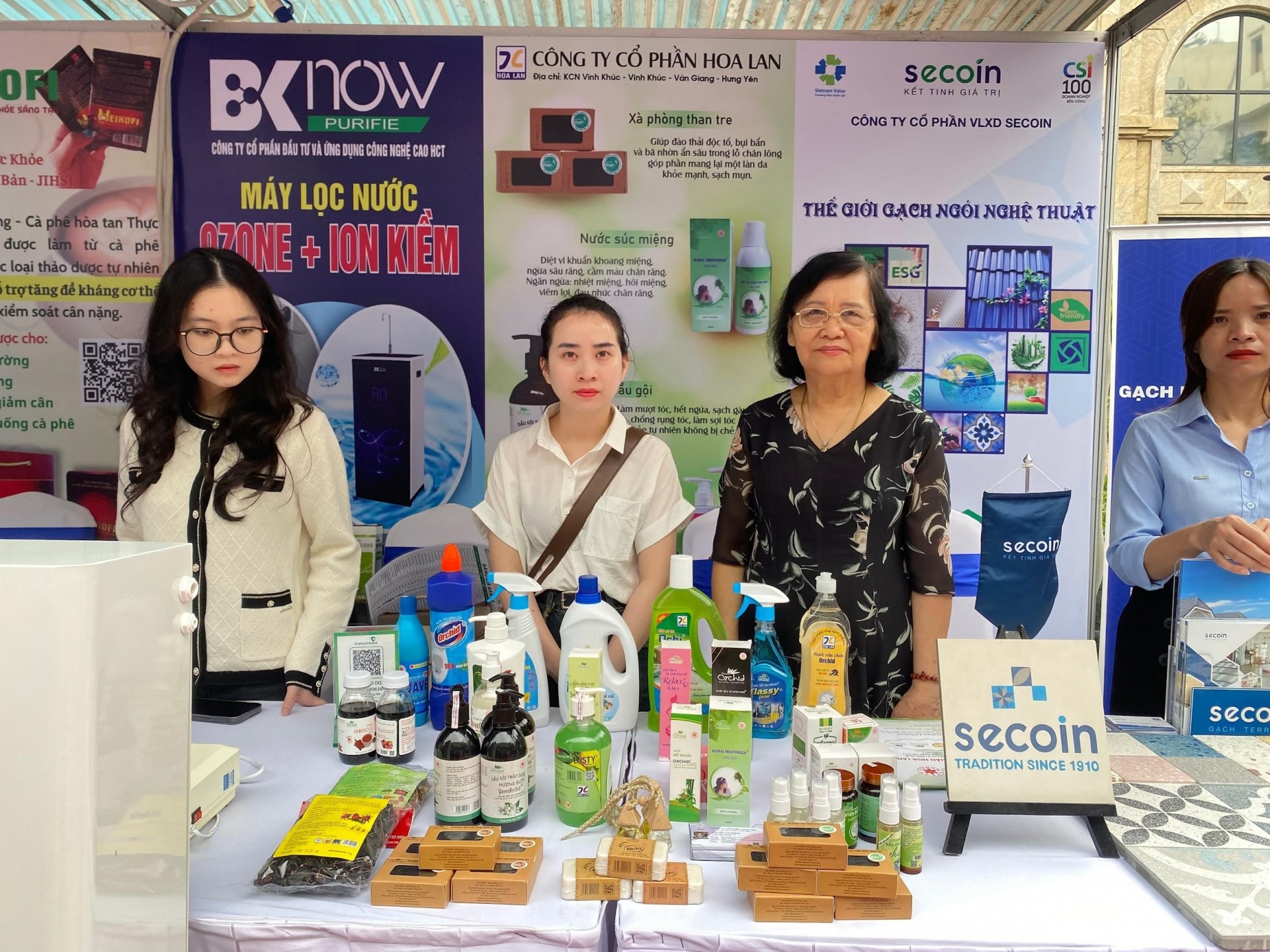 Gian hàng của Công ty Cổ phần Hoa Lan tại Hội nghị Quản lý Nhà nước về Sở hữu trí tuệ năm 2024