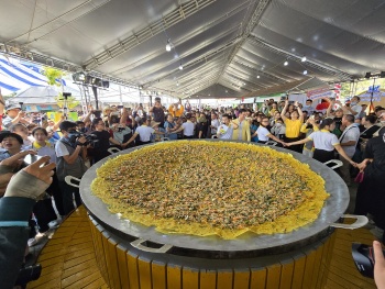 le hoi banh dan gian tai can tho thu hut 870000 khach