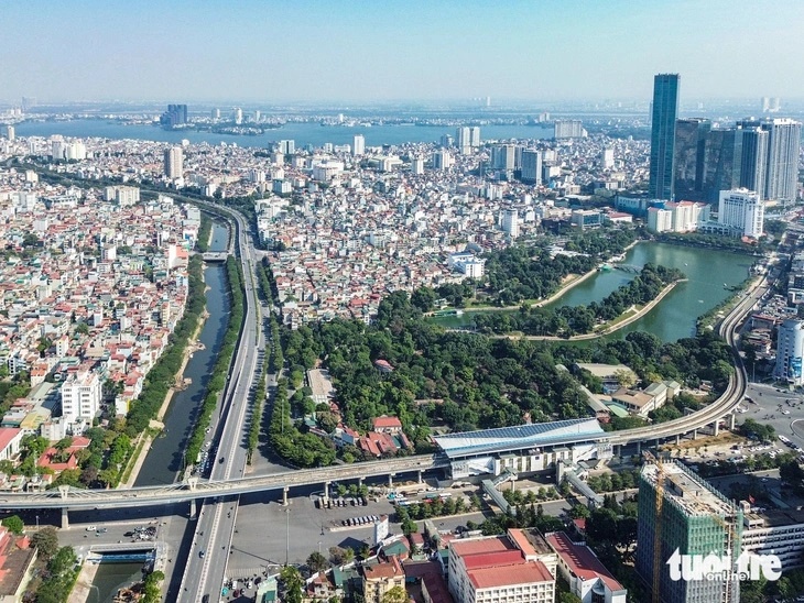 Theo thiết kế, nhà thầu thi công hệ thống cống ngầm chạy dọc sông Tô Lịch với điểm đầu tại nút giao đường Hoàng Quốc Việt và điểm cuối là đoạn giao với sông Lừ. Ở giữa tuyến có một đường ống nối, dẫn nước về nhà máy xử lý nước thải Yên Xá. Con sông này hi