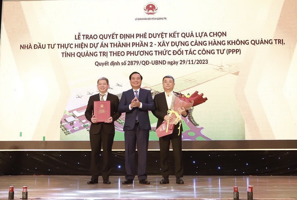 Lãnh đạo tỉnh Quảng Trị trao Quyết định phê duyệt kết quả lựa chọn nhà đầu tư thực hiện dự án cho Liên danh nhà đầu tư T&T - CIENCO4 Lãnh đạo tỉnh Quảng Trị trao Quyết định phê duyệt kết quả lựa chọn nhà đầu tư thực hiện dự án cho Liên danh nhà đầu tư T&T - CIENCO4