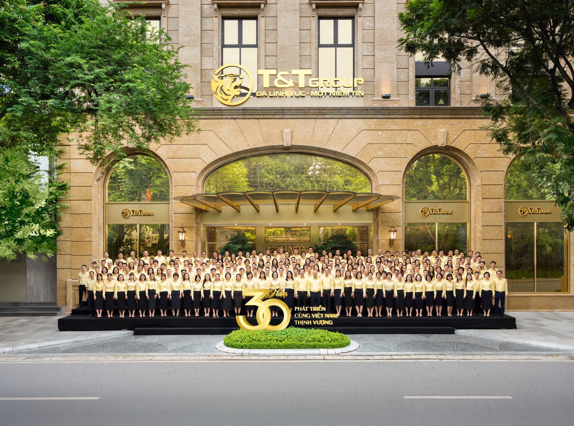 T&T Group hiện nay đã trở thành một Tập đoàn kinh tế tư nhân đa ngành hàng đầu Việt Nam. T&T Group hiện nay đã trở thành một Tập đoàn kinh tế tư nhân đa ngành hàng đầu Việt Nam.