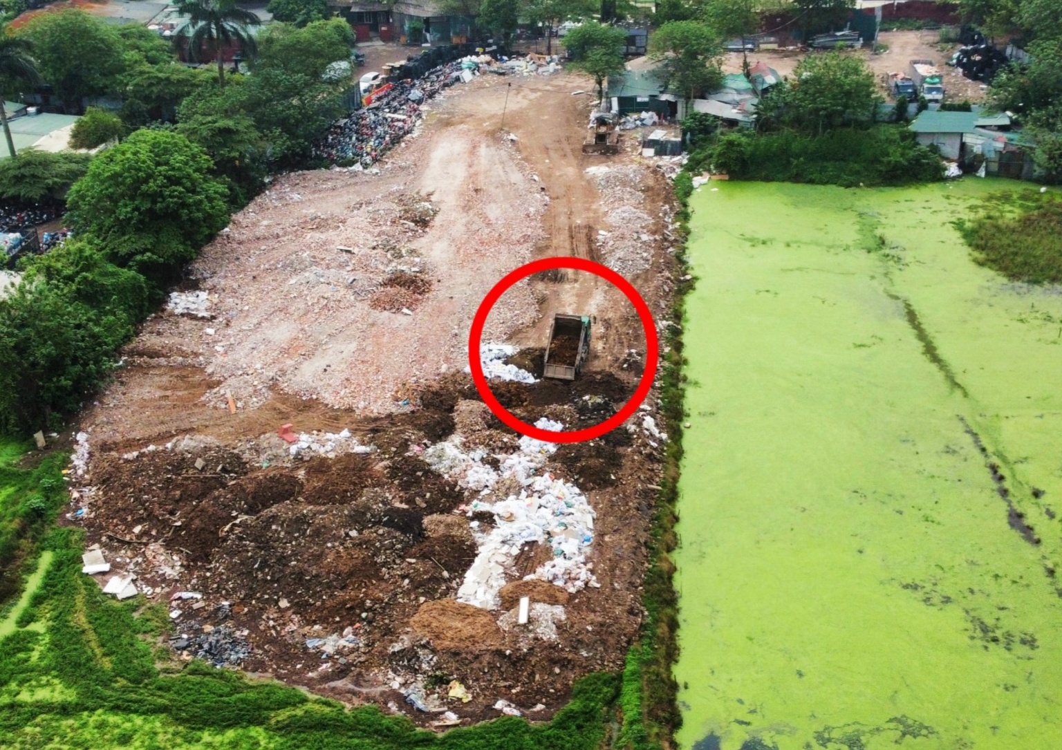 Hoàng Mai (Hà Nội): Cần xử lý nghiêm hành vi đổ thải trái phép và phục hồi môi trường khi bị hủy hoại