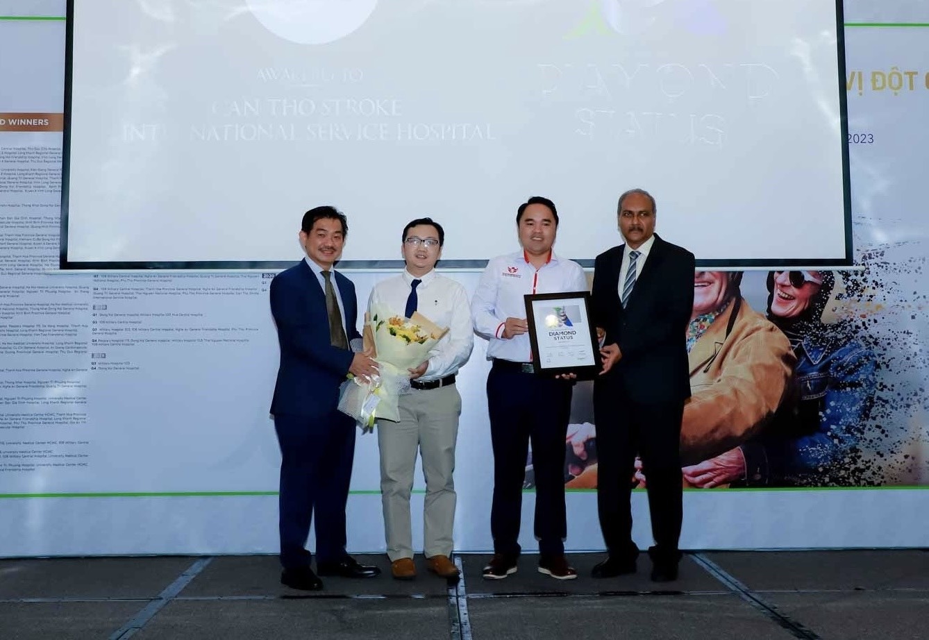 “Chúng tôi lập bệnh viện để cứu người chứ không phải vì lợi nhuận”