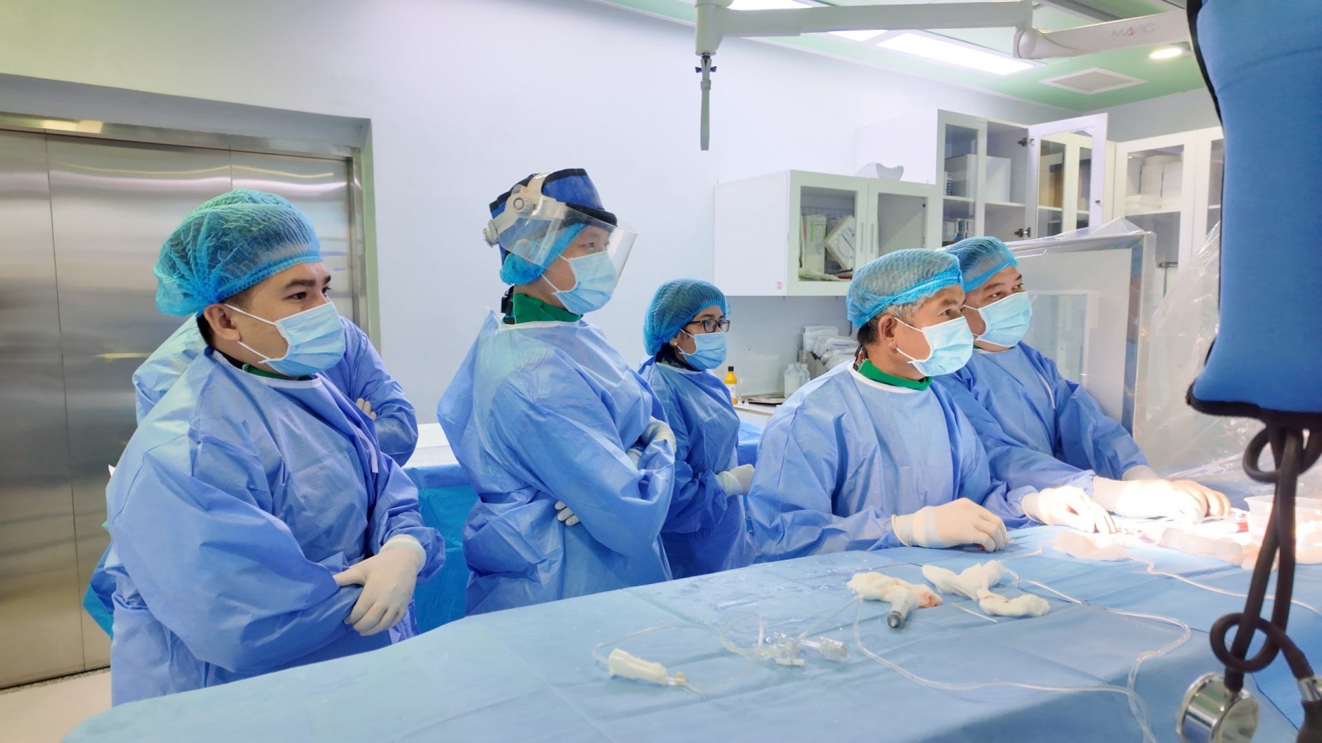 “Chúng tôi lập bệnh viện để cứu người chứ không phải vì lợi nhuận”