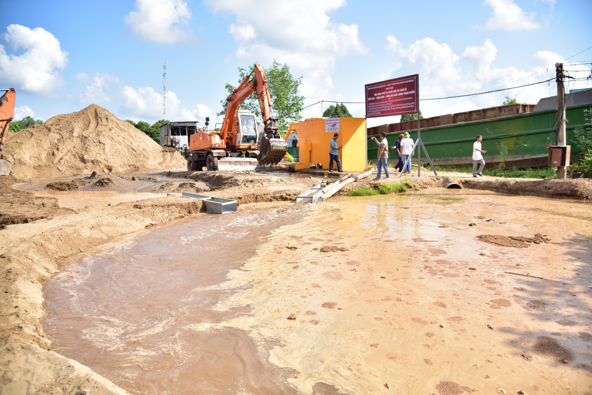 Cần Thơ: Vận hành thiết bị tuyển rửa cát biển