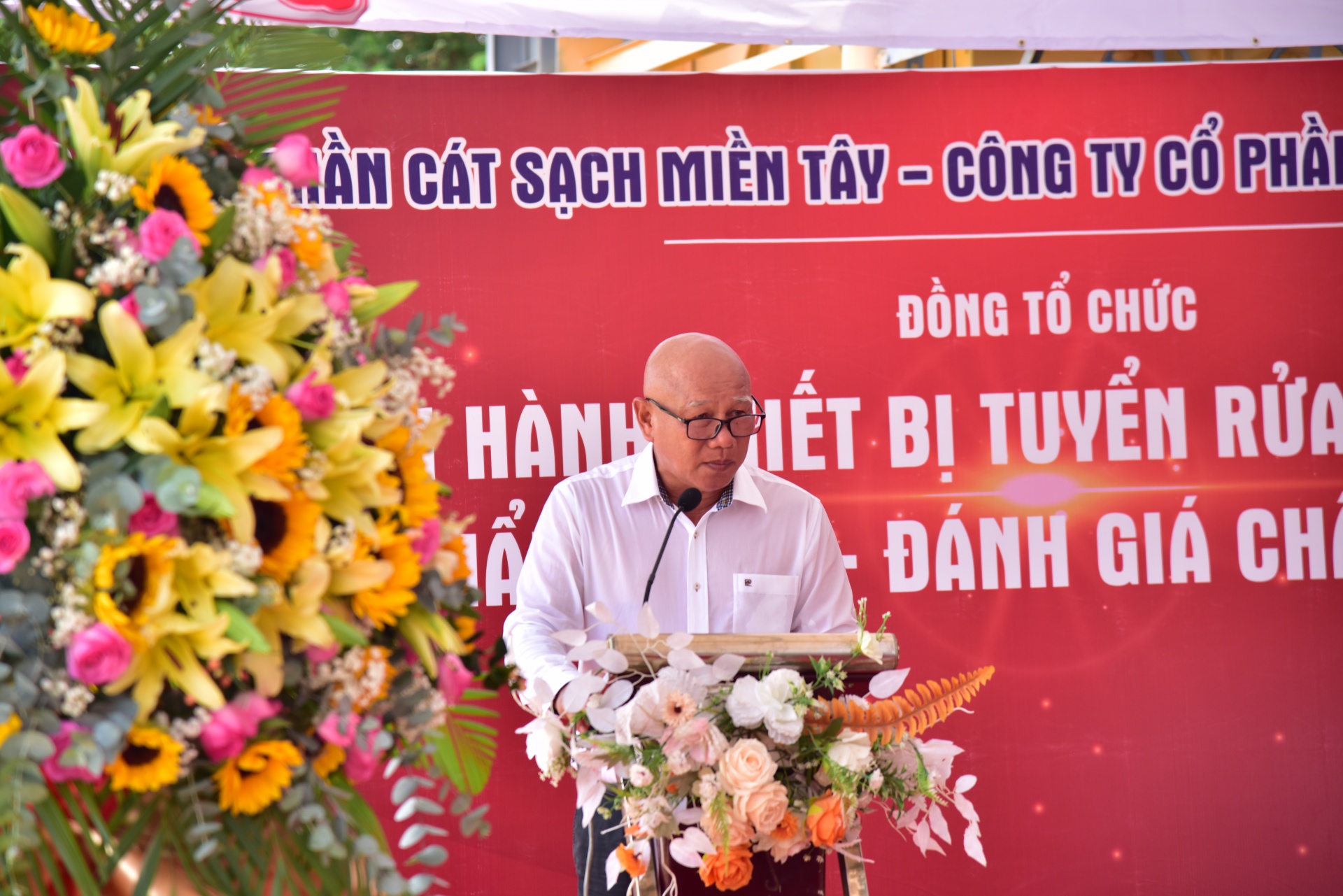 Cần Thơ: Ông Võ Tấn Dũng - người đi tiên phong về tuyển rửa cát biển thành cát sạch Cần Thơ: Ông Võ Tấn Dũng - người đi tiên phong về tuyển rửa cát biển thành cát sạch