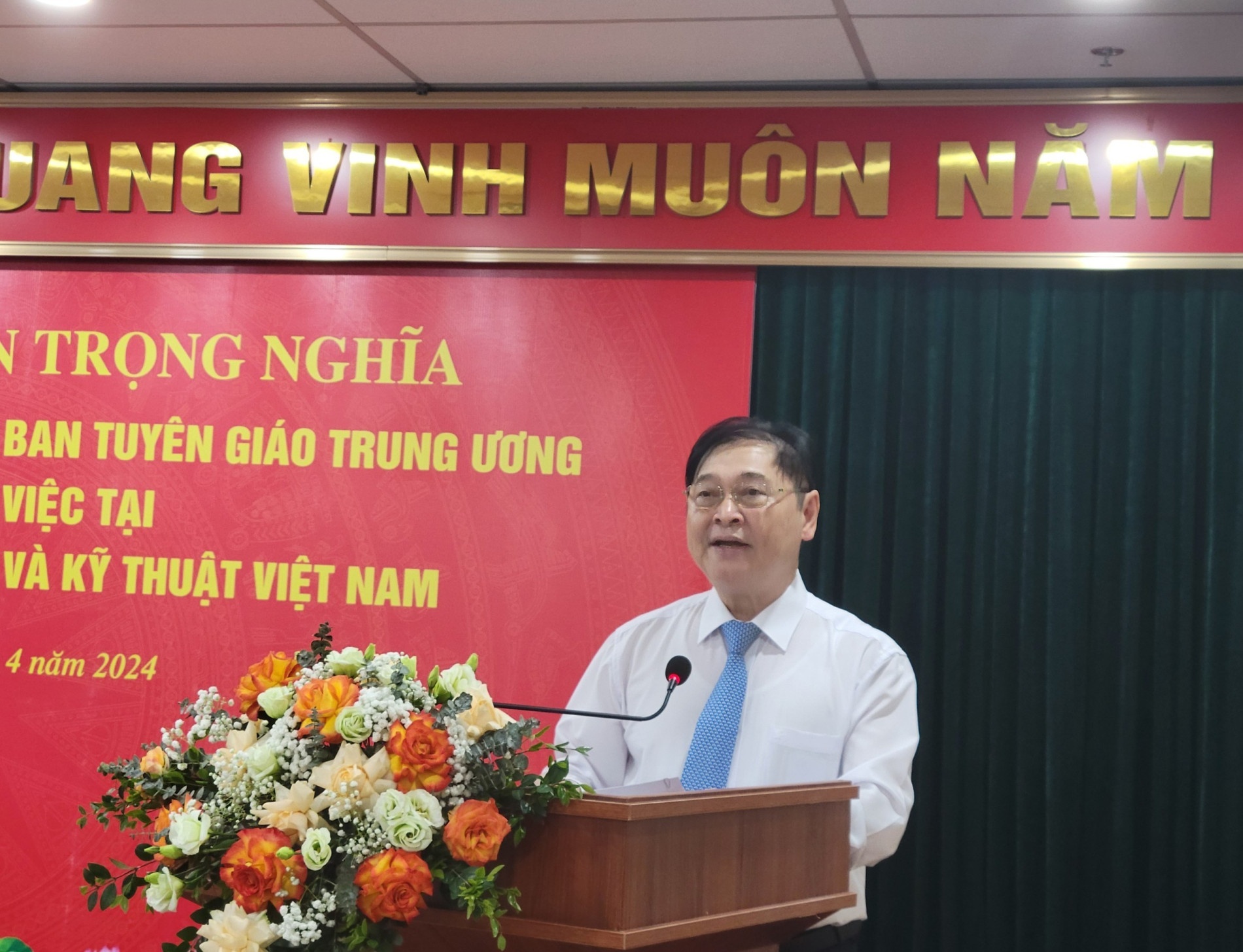 TSKH Phan Xuân Dũng, Chủ tịch LHHVN báo cáo tại buổi làm việc