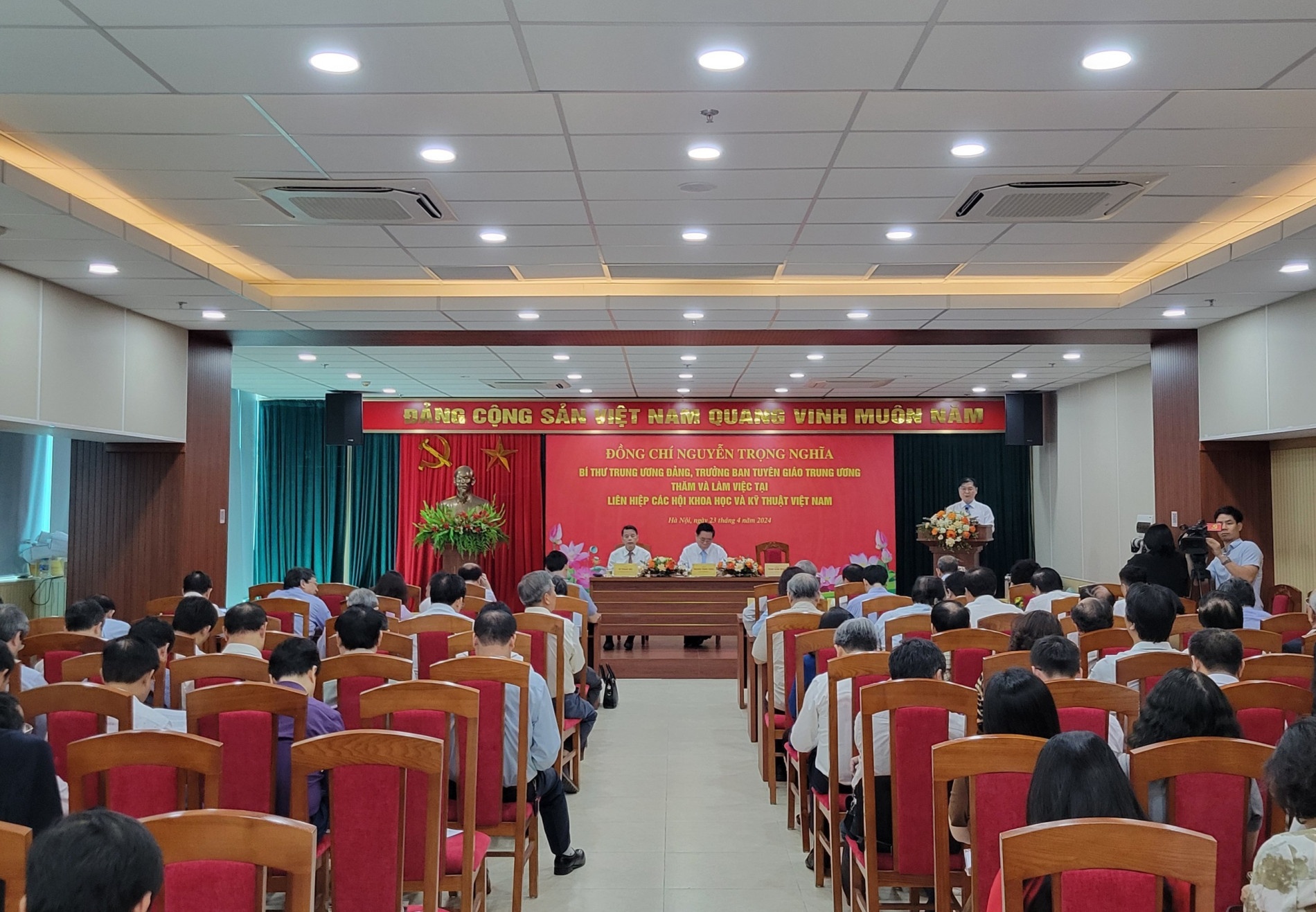 Toàn cảnh buổi làm việc