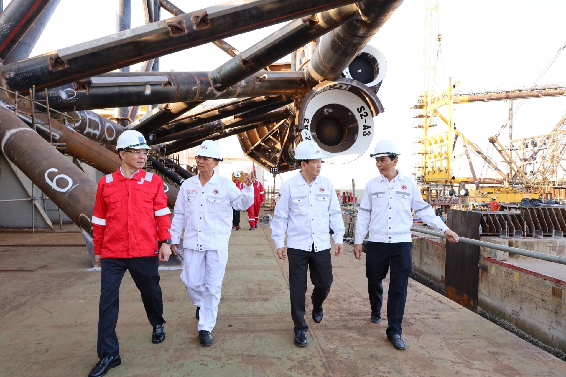 Khởi công thi công biển và ghi nhận 2,3 triệu giờ an toàn Dự án phát triển mỏ Đại Hùng pha 3 Khởi công thi công biển và ghi nhận 2,3 triệu giờ an toàn Dự án phát triển mỏ Đại Hùng pha 3