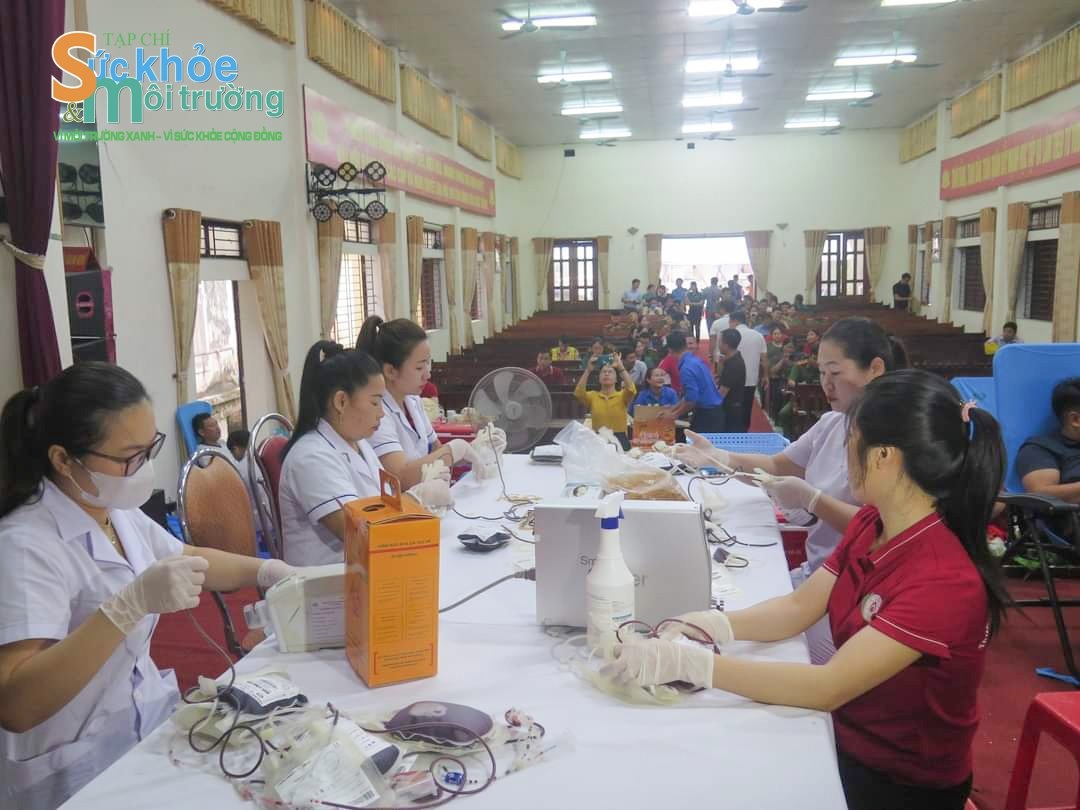Công tác tổ chức được thực hiện tốt, người tham gia hiến máu được kiểm tra sức khẻ trước khi vào hiến máu