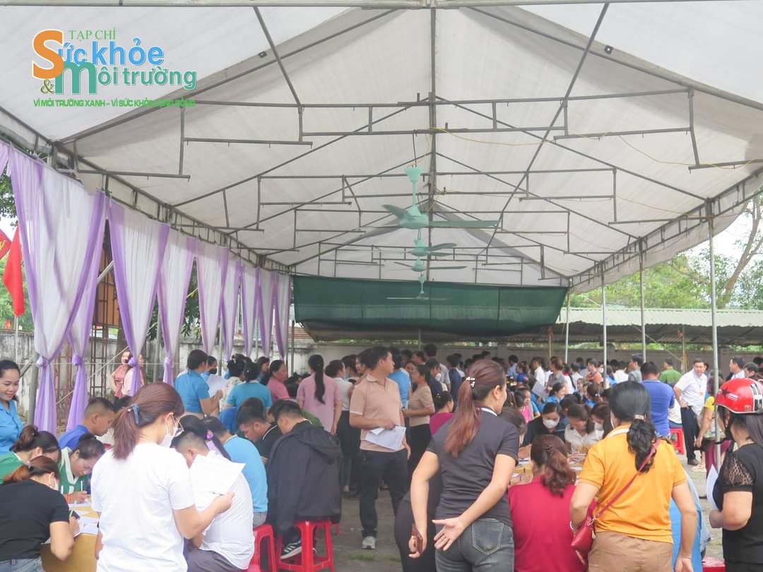 Công tác tổ chức được thực hiện tốt, người tham gia hiến máu được kiểm tra sức khẻ trước khi vào hiến máu