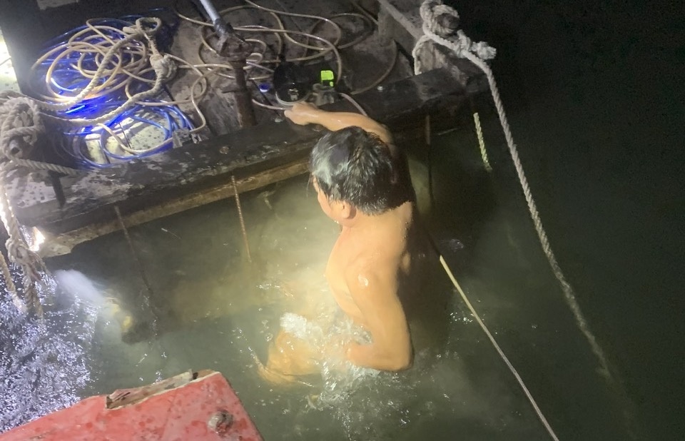 Tiền Giang: Bắt nhóm khai thác cát đến từ Đồng Nai