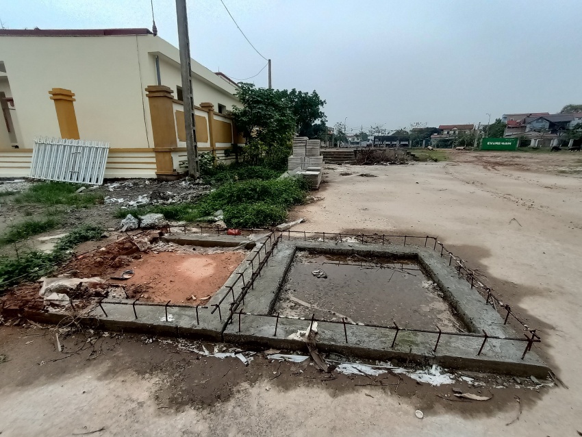 Trung tâm văn hóa thể thao xã Quất Lưu (Bình Xuyên, Vĩnh Phúc) thi công gần 6 năm vẫn chưa hoàn thành, gây ô nhiễm môi trường Trung tâm văn hóa thể thao xã Quất Lưu (Bình Xuyên, Vĩnh Phúc) thi công gần 6 năm vẫn chưa hoàn thành, gây ô nhiễm môi trường
