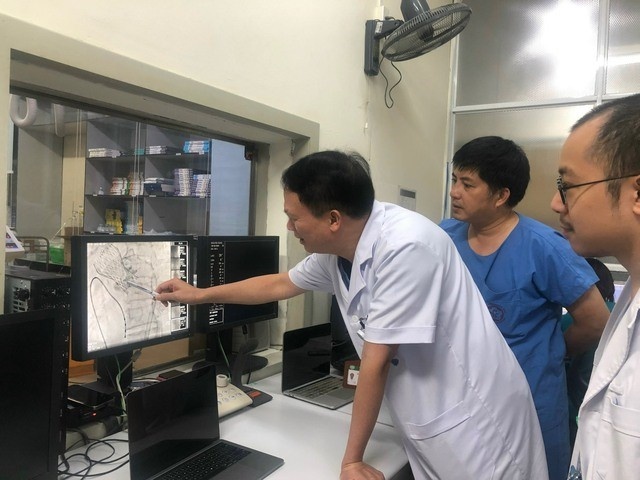 Can thiệp bệnh lý động mạch chủ bụng là một tiến bộ quan trọng trong điều trị bệnh lý phình động mạch chủ bụng. Can thiệp bệnh lý động mạch chủ bụng là một tiến bộ quan trọng trong điều trị bệnh lý phình động mạch chủ bụng.