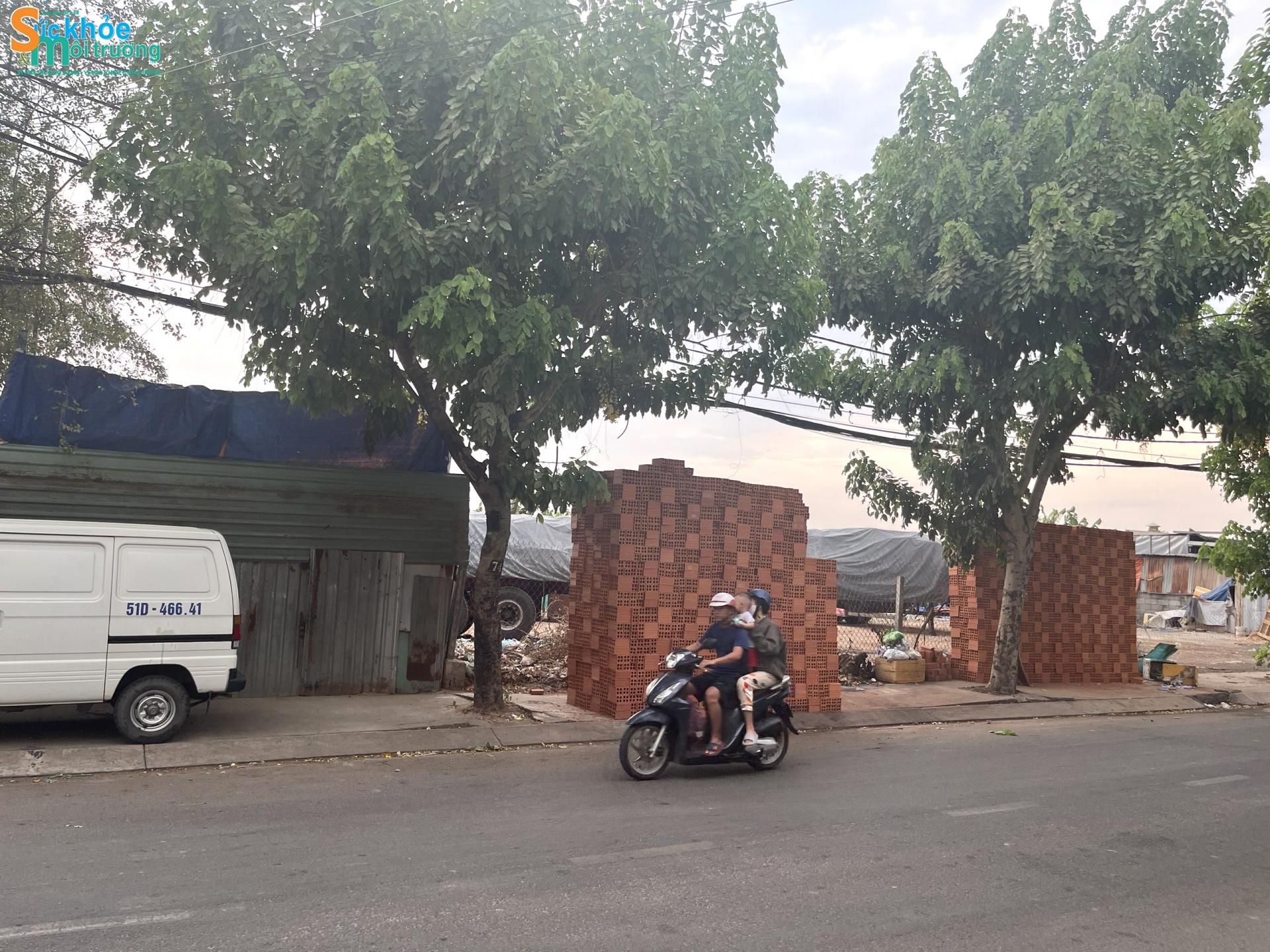 Quận 12, TPHCM: Bãi vật liệu xây dựng trái phép gây ô nhiễm môi trường