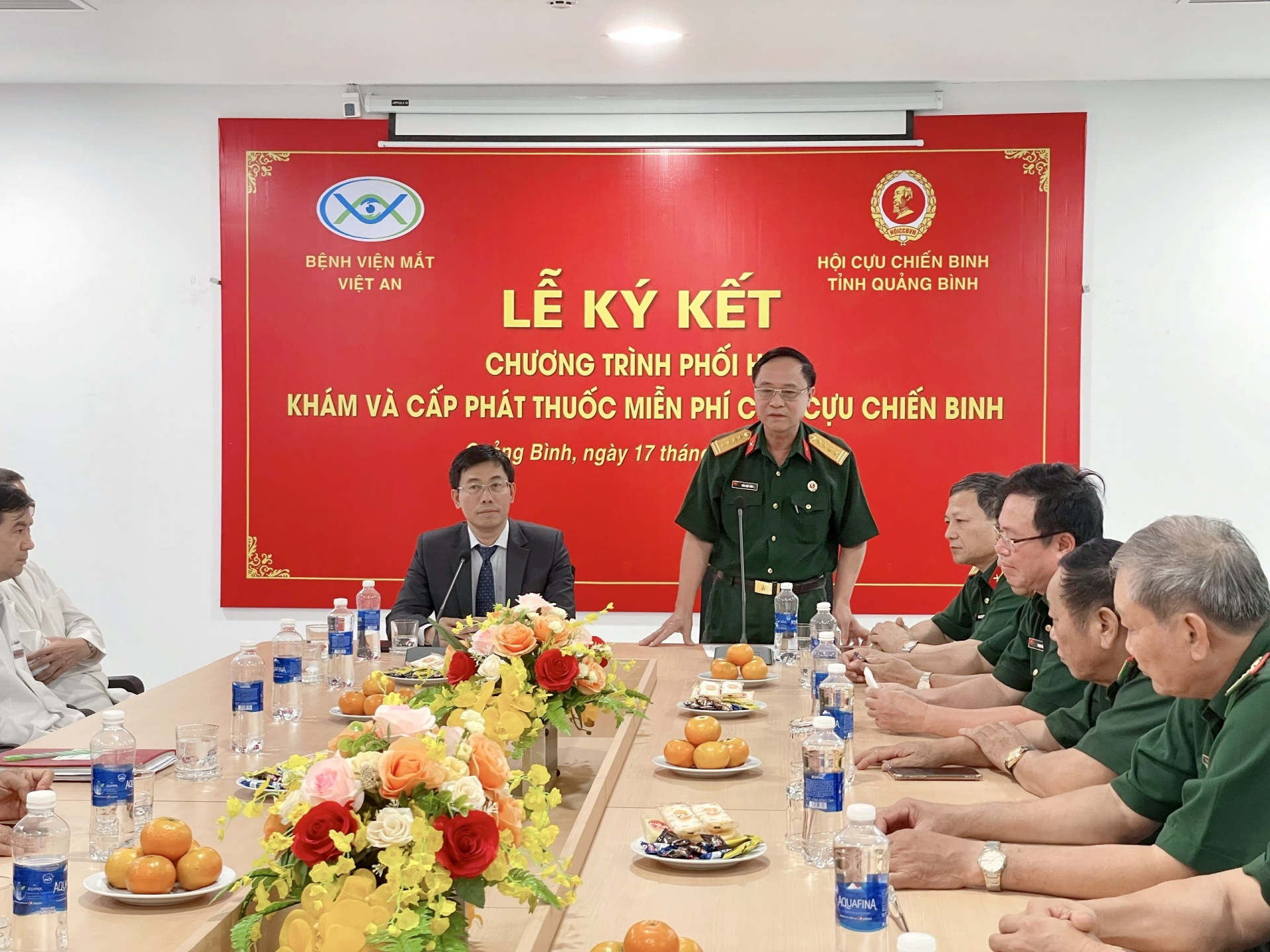 Quảng Bình: Bệnh viện mắt Việt An thực hiện chương trình khám và cấp phát thuốc miễn phí cho cựu chiến binh