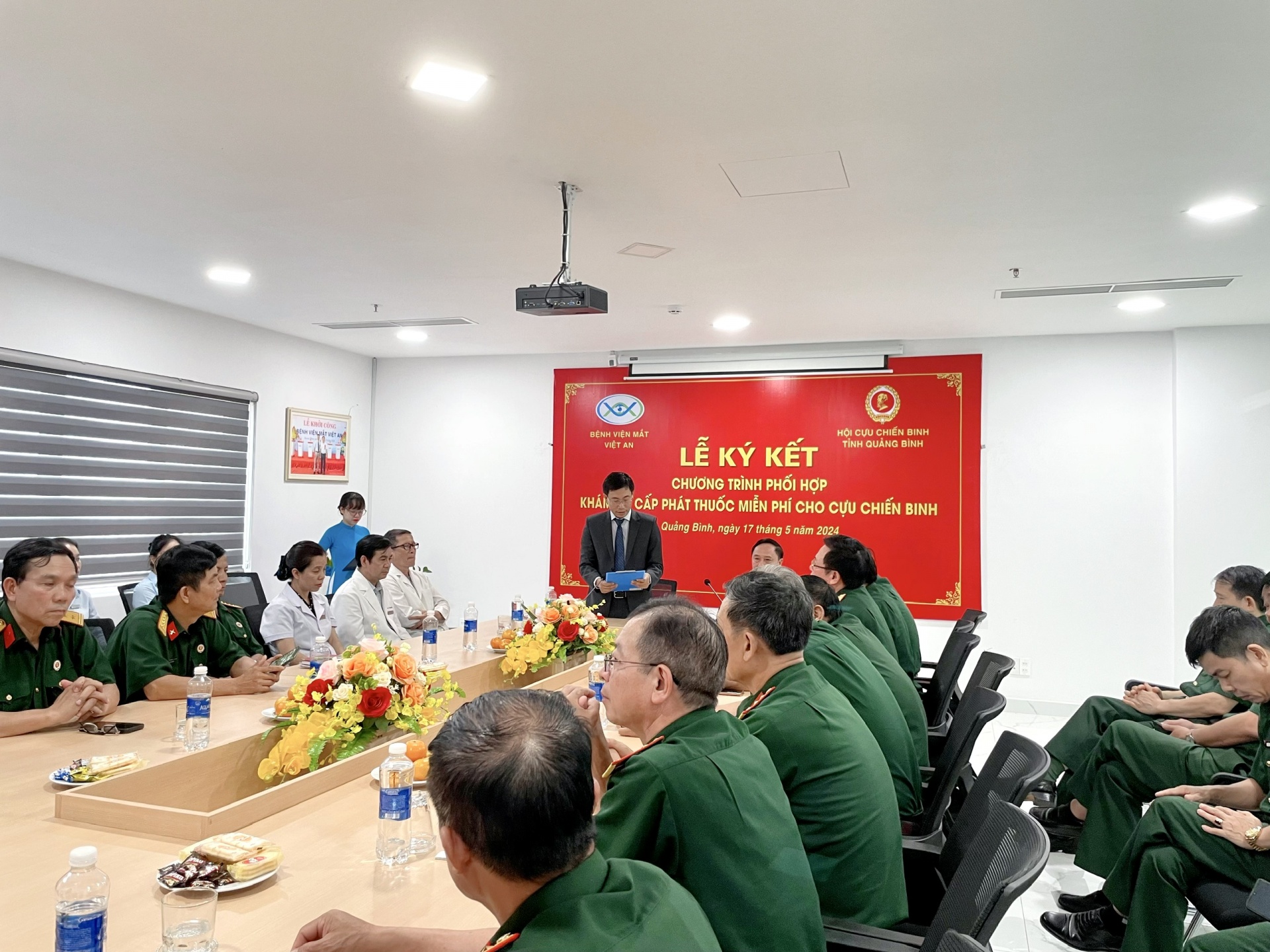 Ông Đoàn Ngọc Hoàn - Tổng giám đốc bệnh viện mắt Việt An phát biểu tại buổi lễ