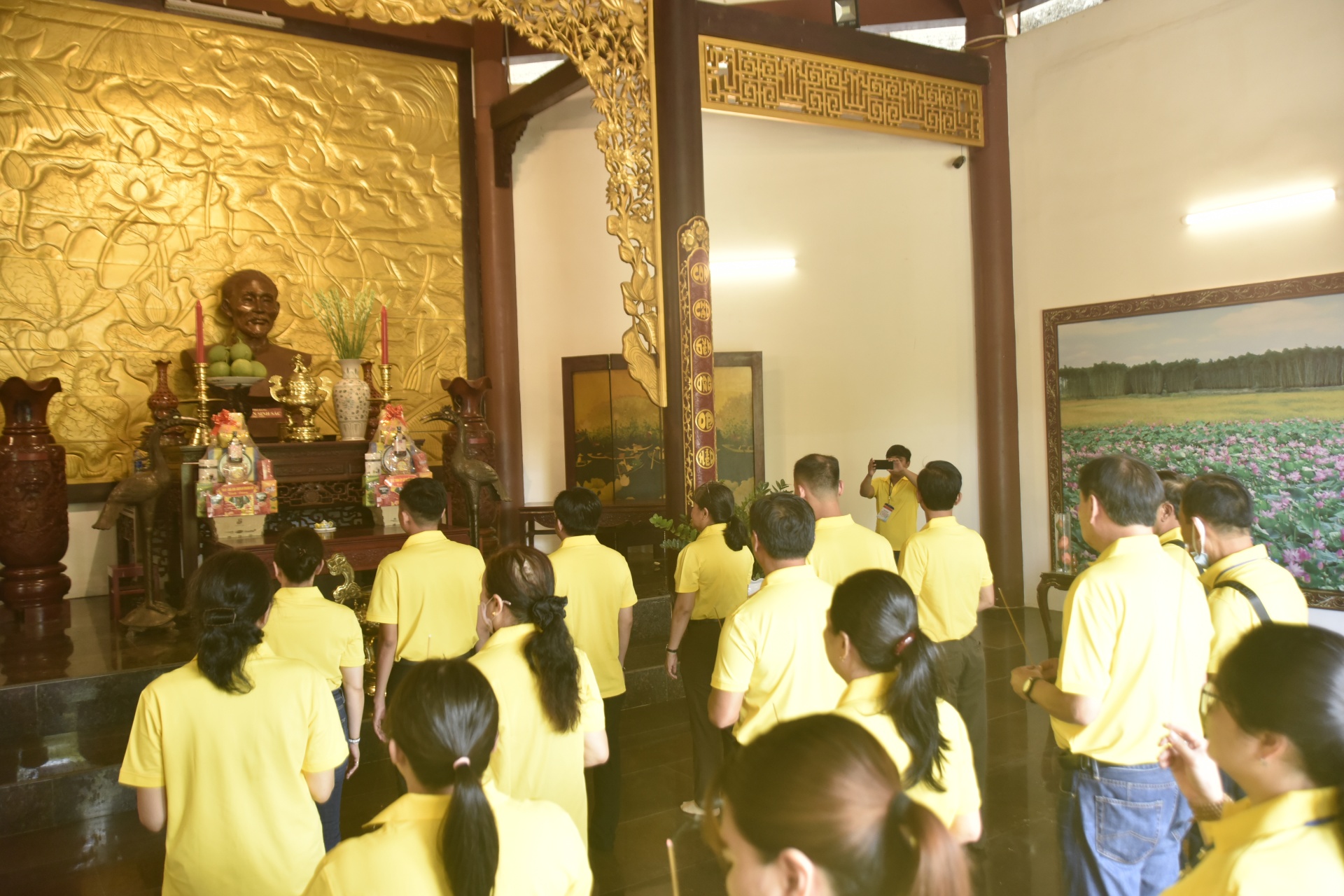 Về thăm nơi yên nghỉ của thân sinh Chủ tịch Hồ Chí Minh