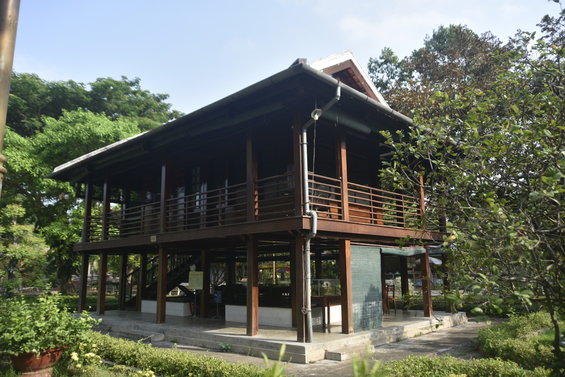 Về thăm nơi yên nghỉ của thân sinh Chủ tịch Hồ Chí Minh