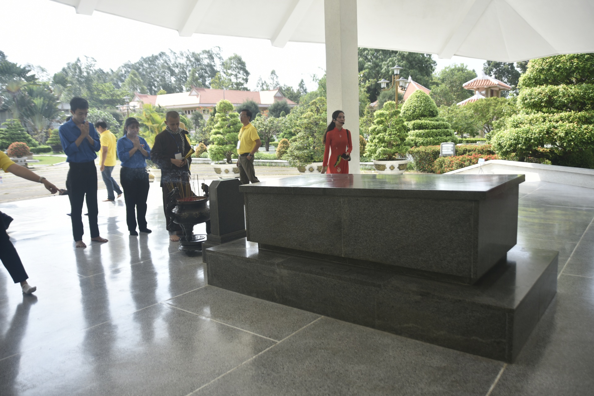 Về thăm nơi yên nghỉ của thân sinh Chủ tịch Hồ Chí Minh