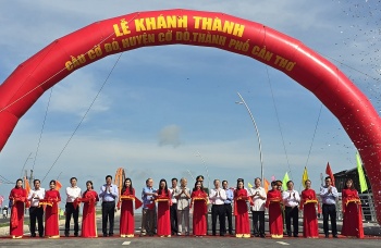 can tho khanh thanh cau co do va cau tay do