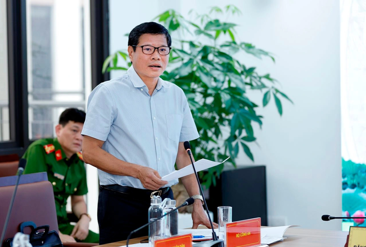 Trung tướng Trần Minh Lệ, Cục trưởng C05 (Bộ Công an). Trung tướng Trần Minh Lệ, Cục trưởng C05 (Bộ Công an).