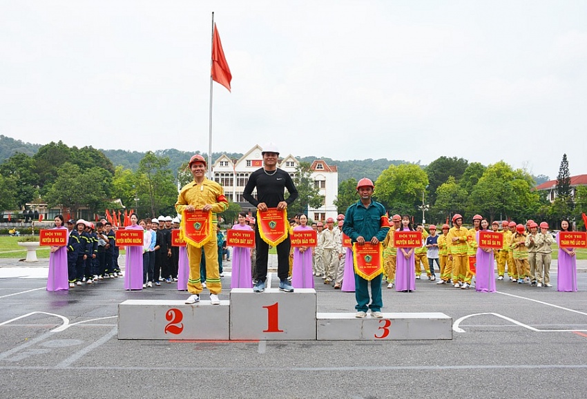 Lào Cai tổ chức Hội thi nghiệp vụ chữa cháy và cứu nạn, cứu hộ “Tổ liên gia an toàn phòng cháy, chữa cháy” năm 2024