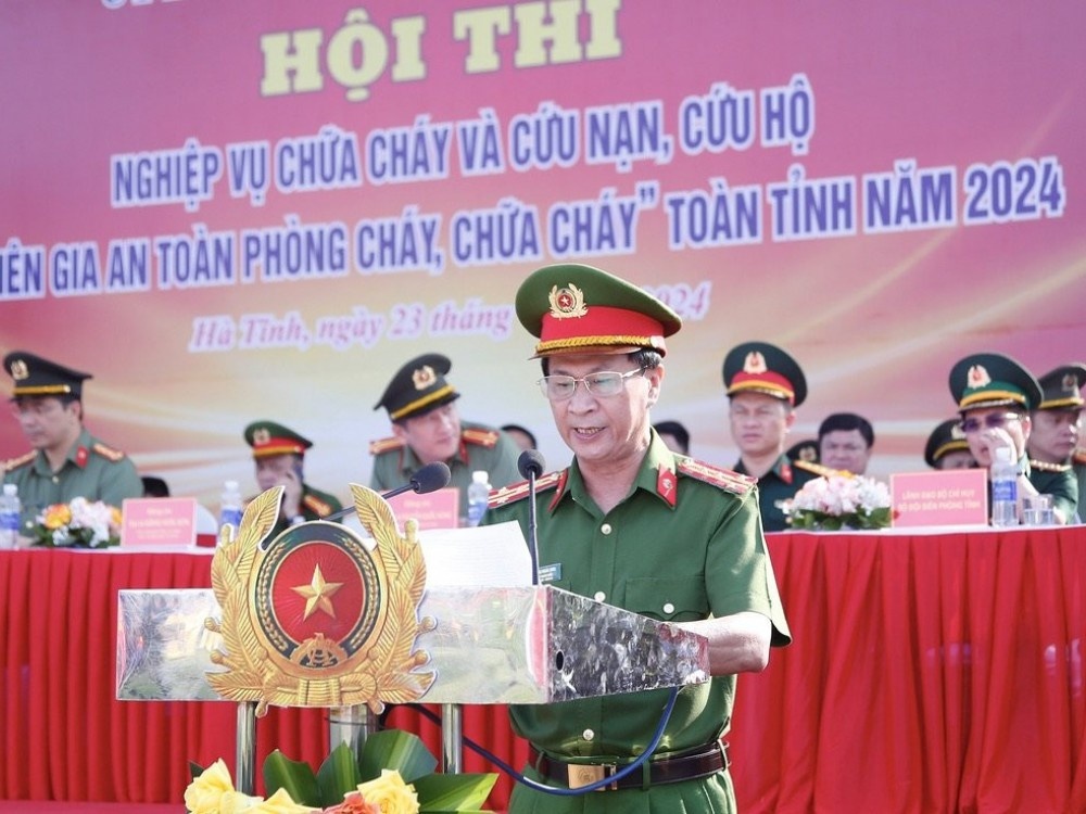 Đại tá Đặng Hoài Sơn - Phó giám đốc Công an tỉnh phát biểu khai mạc Hội thi