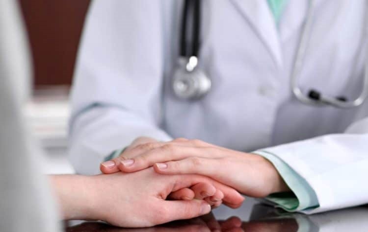 Người bệnh nên thăm khám với bác sĩ để được phát hiện và chẩn đoán sớm chứng ăn vô độ tâm thần.