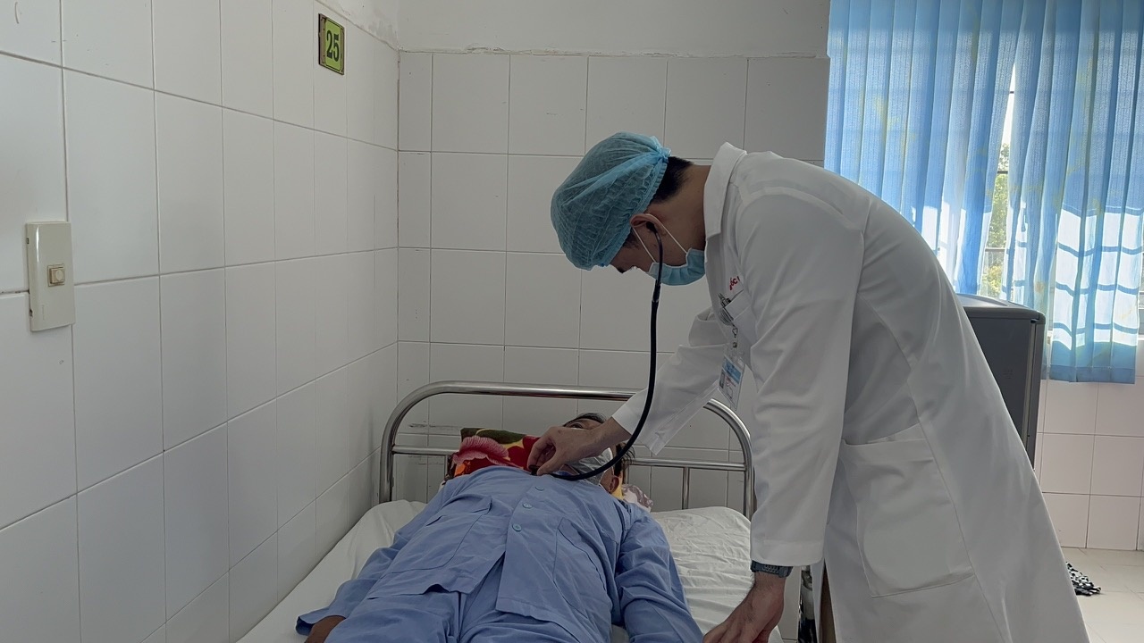 Thực hiện thành công kỹ thuật đóng thông liên nhĩ lỗ thứ phát bằng dụng cụ qua da Thực hiện thành công kỹ thuật đóng thông liên nhĩ lỗ thứ phát bằng dụng cụ qua da