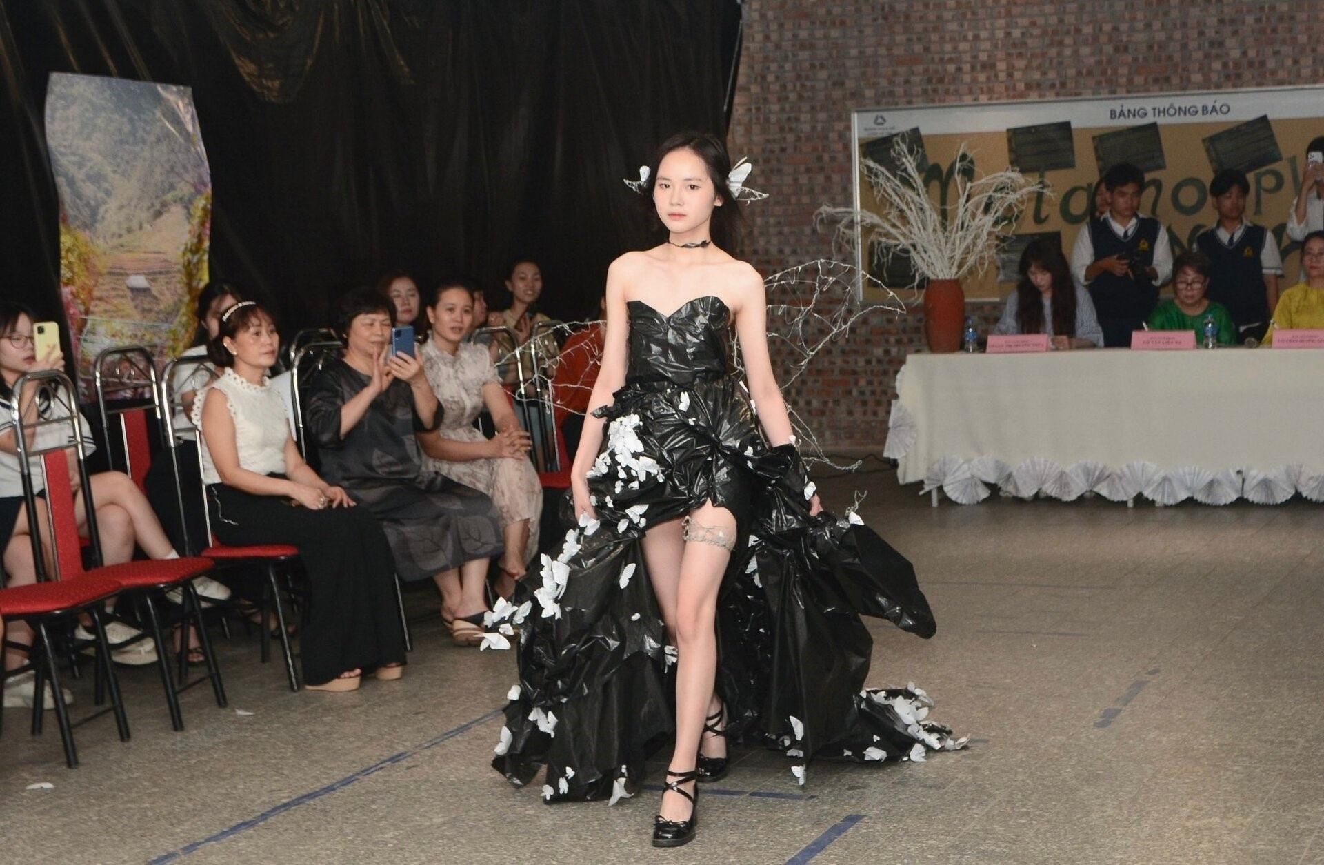 Thi thiết kế thời trang tái chế, nâng cao nhận thức bảo vệ môi trường