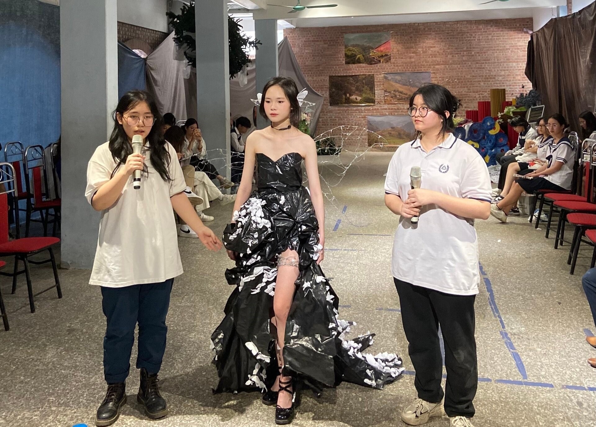 Thi thiết kế thời trang tái chế, nâng cao nhận thức bảo vệ môi trường