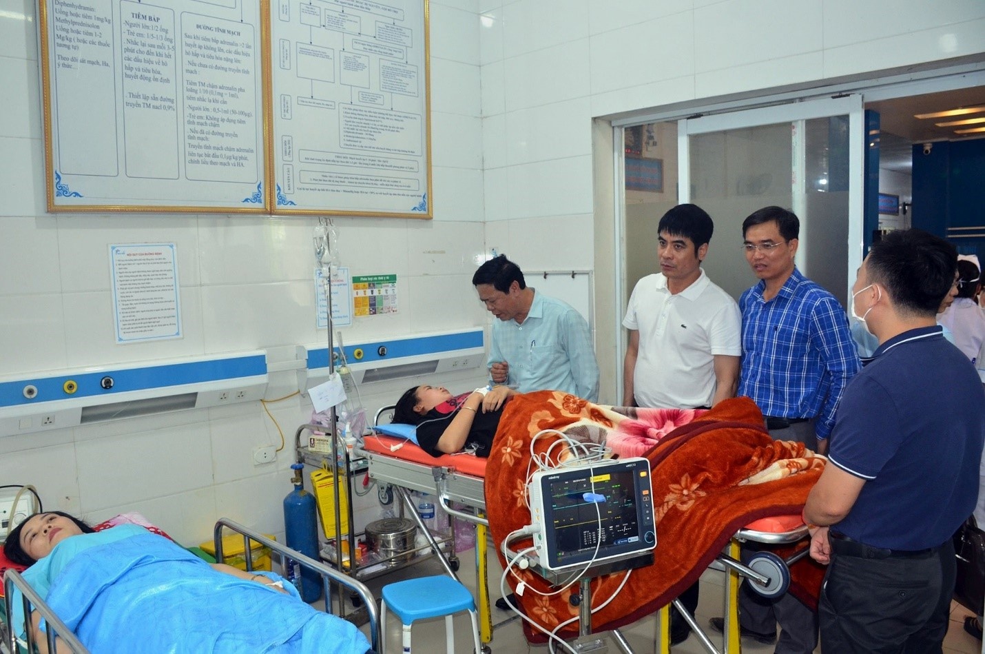 Các trường hợp bị ngộ độc thực phẩm đang được điều trị tại cơ sở y tế trên địa bàn huyện Yên Thành  (ảnh: Thành Chung - báo Nghệ An)