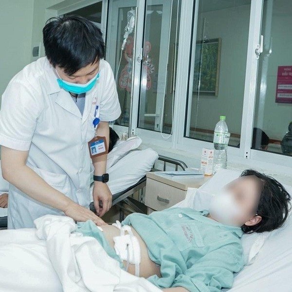 Phẫu thuật viêm ruột thừa cho nữ bệnh nhân có trái tim nằm bên phải Phẫu thuật viêm ruột thừa cho nữ bệnh nhân có trái tim nằm bên phải