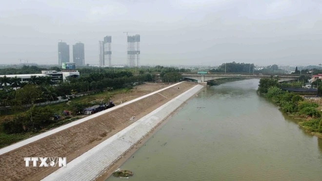 Đoạn kè Ecopark thuộc Hệ thống thủy lợi Bắc Hưng Hải ở xã Xuân Quang, huyện Văn Giang, Hưng Yên được xây dựng năm 2021 có chiều dài 280m, vốn đầu tư gần 10,3 tỷ đồng. (Ảnh: TTXVN) Đoạn kè Ecopark thuộc Hệ thống thủy lợi Bắc Hưng Hải ở xã Xuân Quang, huyện Văn Giang, Hưng Yên được xây dựng năm 2021 có chiều dài 280m, vốn đầu tư gần 10,3 tỷ đồng. (Ảnh: TTXVN)