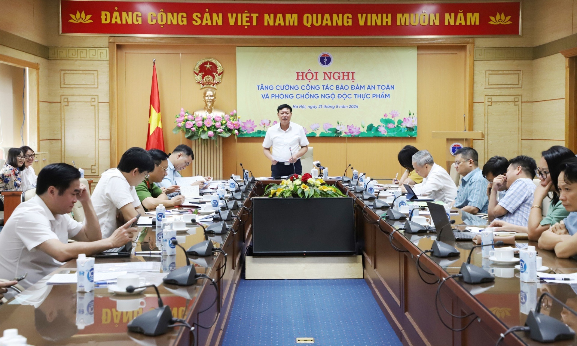 Thứ trưởng Đỗ Xuân Tuyên phát biểu tại hội nghị Thứ trưởng Đỗ Xuân Tuyên phát biểu tại hội nghị