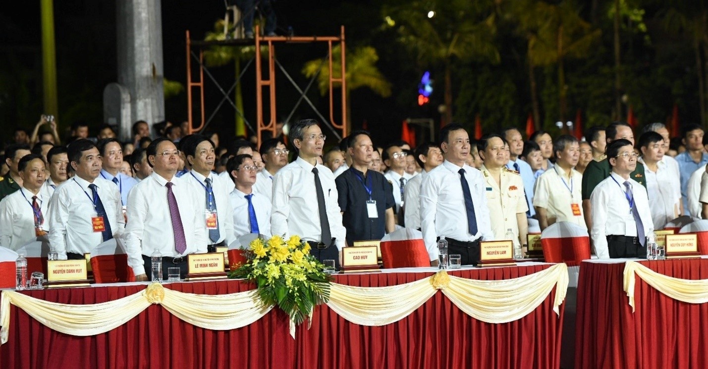 Lãnh đạo và quý khách tại buổi lễ.