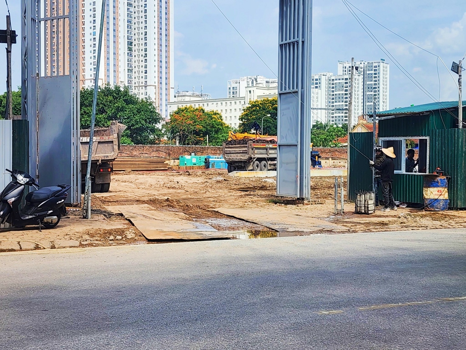 Hoàng Mai: Chấn chỉnh công tác môi trường tại dự án Trường THPT Hoàng Liệt