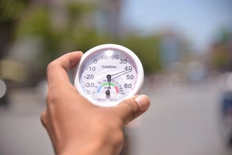 Nắng nóng gay gắt khắp các tỉnh miền Trung, có nơi đặc biệt gay gắt