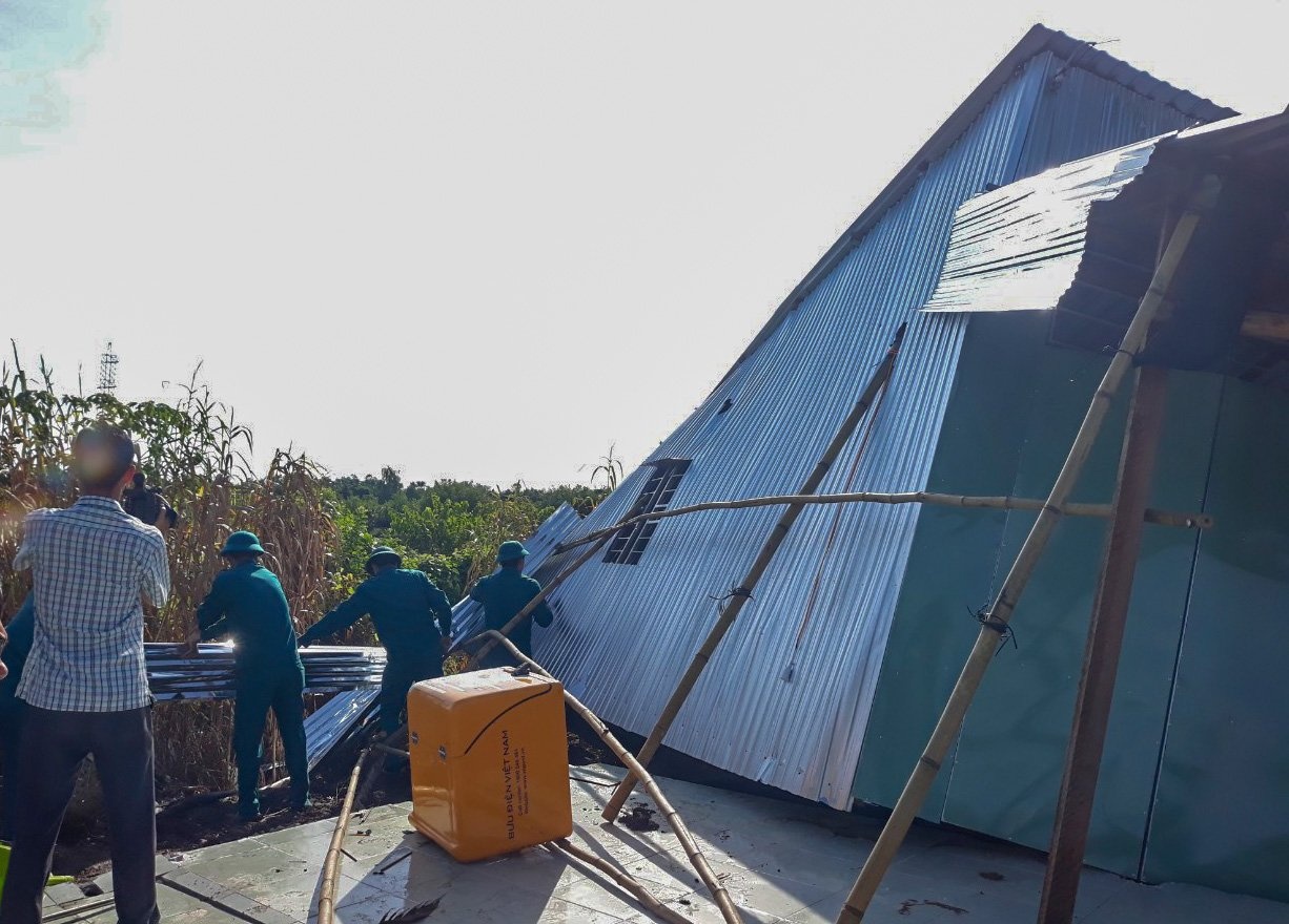 Cần Thơ: Mưa giông làm một người tử vong và 41 căn nhà sập, tốc mái