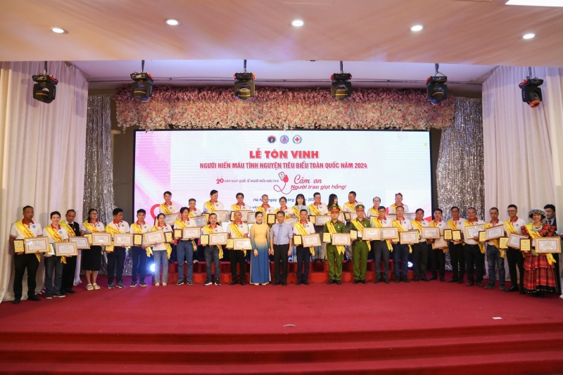 Tôn vinh 100 gương hiến máu tiêu biểu toàn quốc năm 2024 Tôn vinh 100 gương hiến máu tiêu biểu toàn quốc năm 2024