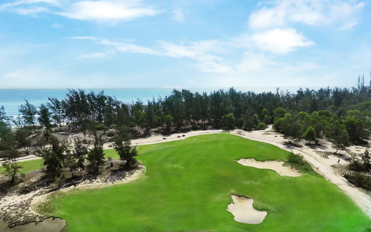 Sân gôn đẳng cấp Golden Sands Golf Resortdự kiến sẽ sẵn sàng phục vụ người yêu gôn  từ tháng 9 năm nay.