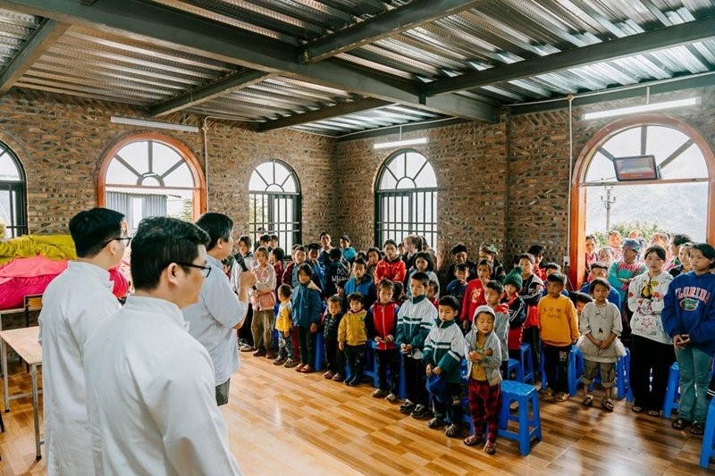 Viện Thẩm Mỹ DaVinci chia sẻ yêu thương tới trẻ em vùng cao Viện Thẩm Mỹ DaVinci chia sẻ yêu thương tới trẻ em vùng cao