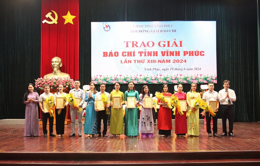 Hội đồng Giải Báo chí tỉnh Vĩnh Phúc trao giải Báo chí tỉnh Vĩnh Phúc lần thứ XIII năm 2024 Hội đồng Giải Báo chí tỉnh Vĩnh Phúc trao giải Báo chí tỉnh Vĩnh Phúc lần thứ XIII năm 2024