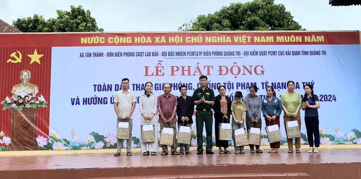 Bộ đội Biên phòng và nhân dân phát động hưởng ứng “Ngày toàn dân phòng, chống ma túy - 26/6”