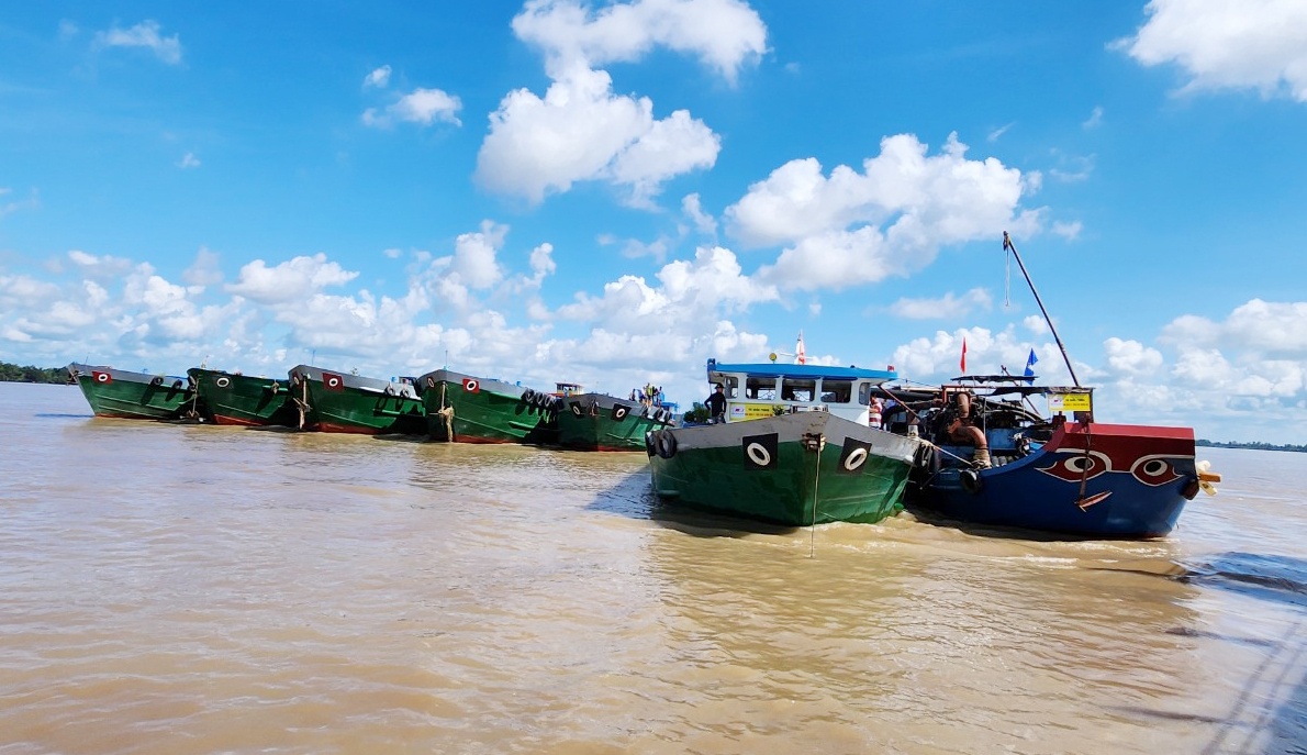 Sóc Trăng: Khai thác cát trên sông Hậu phục vụ các dự án cao tốc