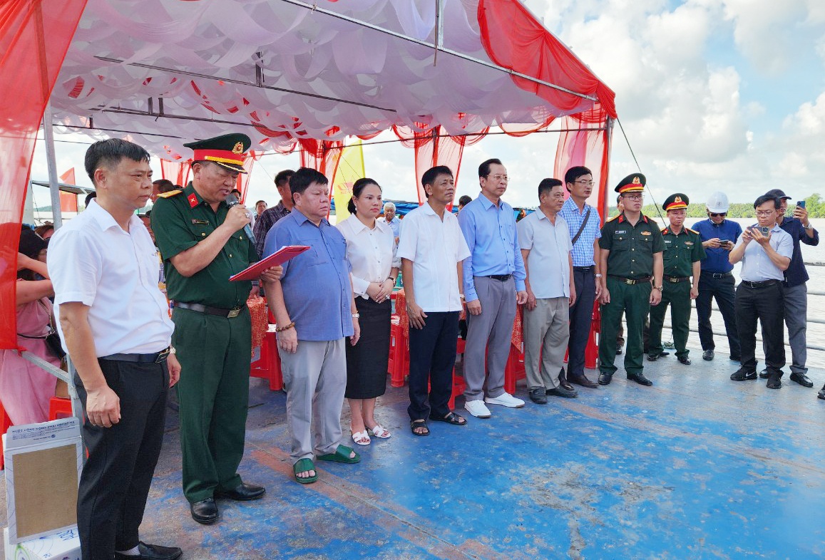 Sóc Trăng: Khai thác cát trên sông Hậu phục vụ các dự án cao tốc