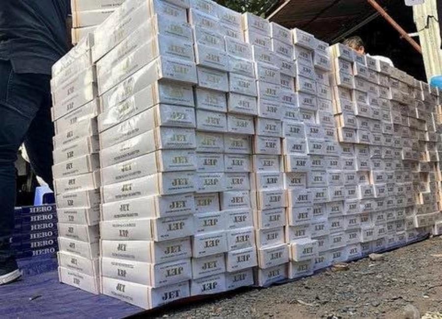 Tang vật thu giữ từ đường dây nhập lậu hơn 18.000 nghìn bao thuốc lá