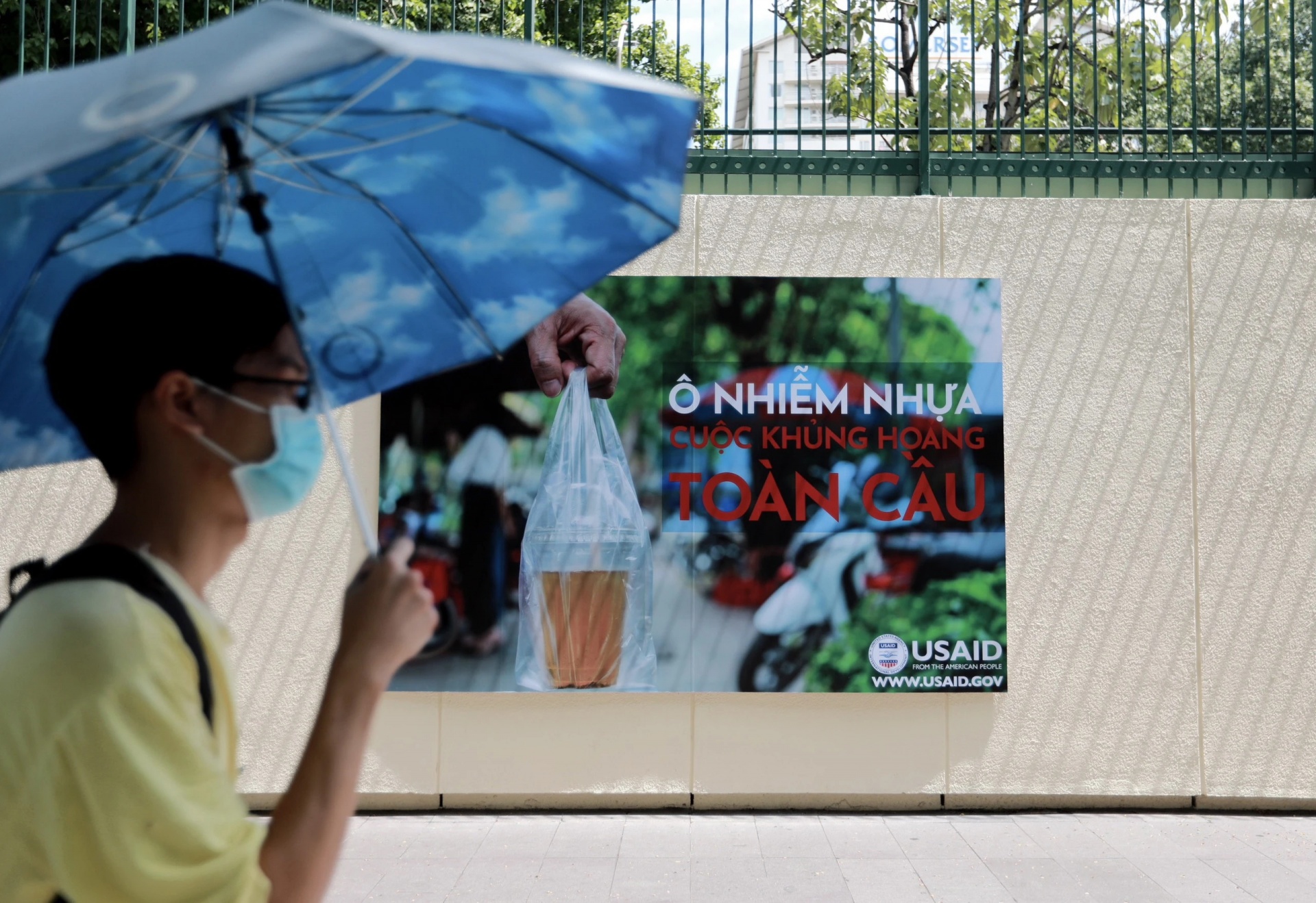 Nên sử dụng chai dùng nhiều lần thay vì ly, bọc, ống hút nhựa khi uống cà phê Nên sử dụng chai dùng nhiều lần thay vì ly, bọc, ống hút nhựa khi uống cà phê