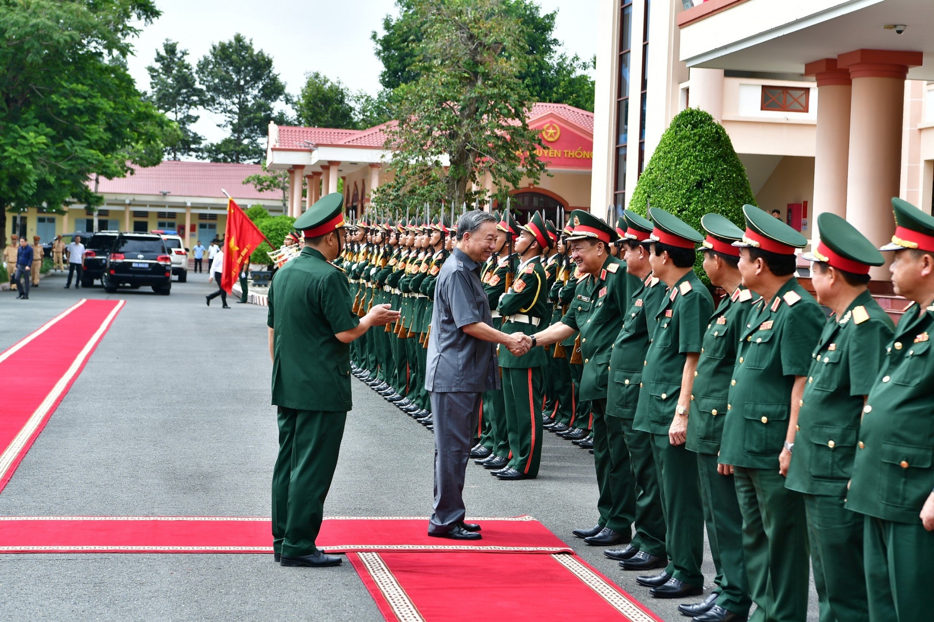 Chủ tịch nước Tô Lâm thăm và làm việc tại Lữ đoàn Công binh 25 (Quân khu 9)